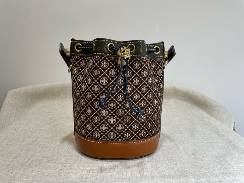 TORY BURCH 麂皮壓紋兩用水桶包-10