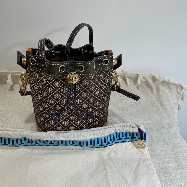 TORY BURCH 麂皮壓紋兩用水桶包-21