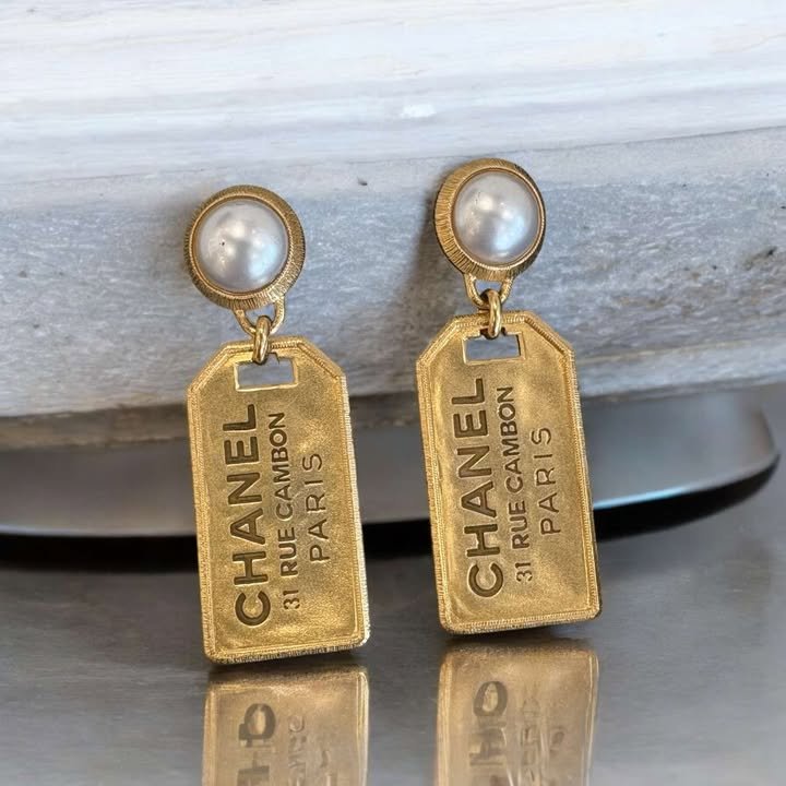 Chanel金鑲珍珠垂吊金牌耳環-0