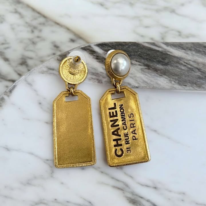 Chanel金鑲珍珠垂吊金牌耳環-2