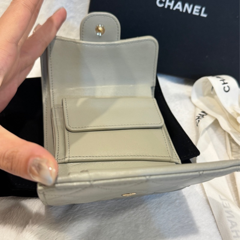 CHANEL 小羊皮 短夾 灰綠色-7
