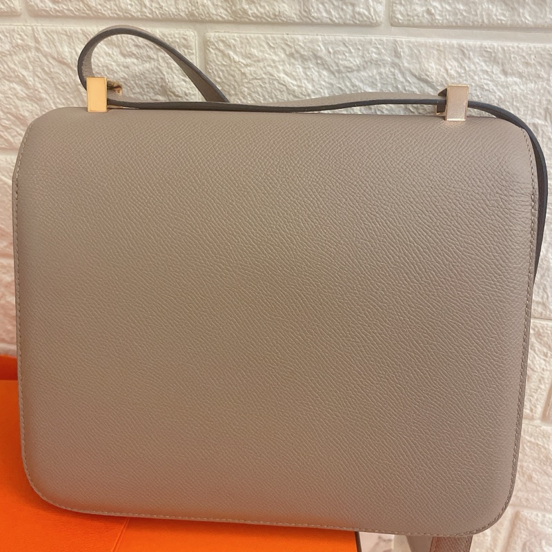 平台最低價金剛色風衣灰✨ HERMÈS 愛馬仕 Constance 康康 24 M8 銀河灰 風衣灰Gris Asphalte Epsom牛皮 玫瑰金扣-14