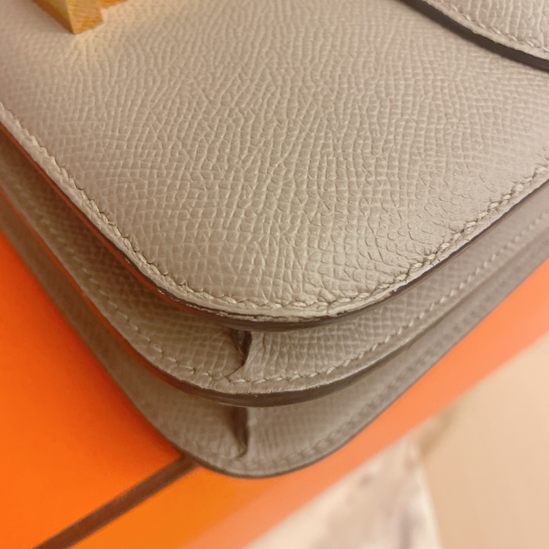 平台最低價金剛色風衣灰✨ HERMÈS 愛馬仕 Constance 康康 24 M8 銀河灰 風衣灰Gris Asphalte Epsom牛皮 玫瑰金扣-16
