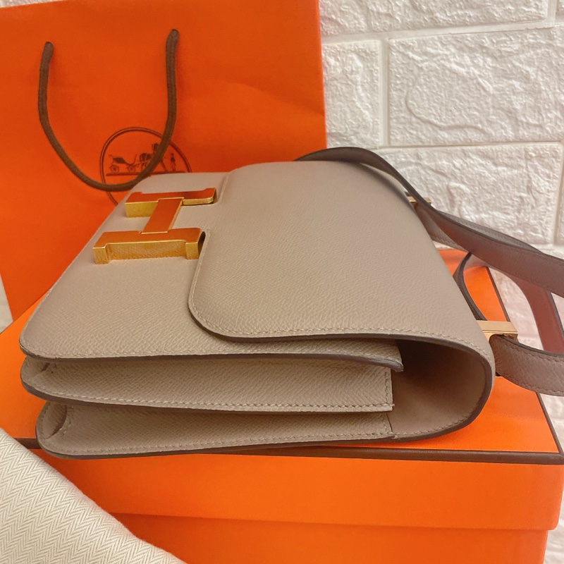 平台最低價金剛色風衣灰✨ HERMÈS 愛馬仕 Constance 康康 24 M8 銀河灰 風衣灰Gris Asphalte Epsom牛皮 玫瑰金扣-17
