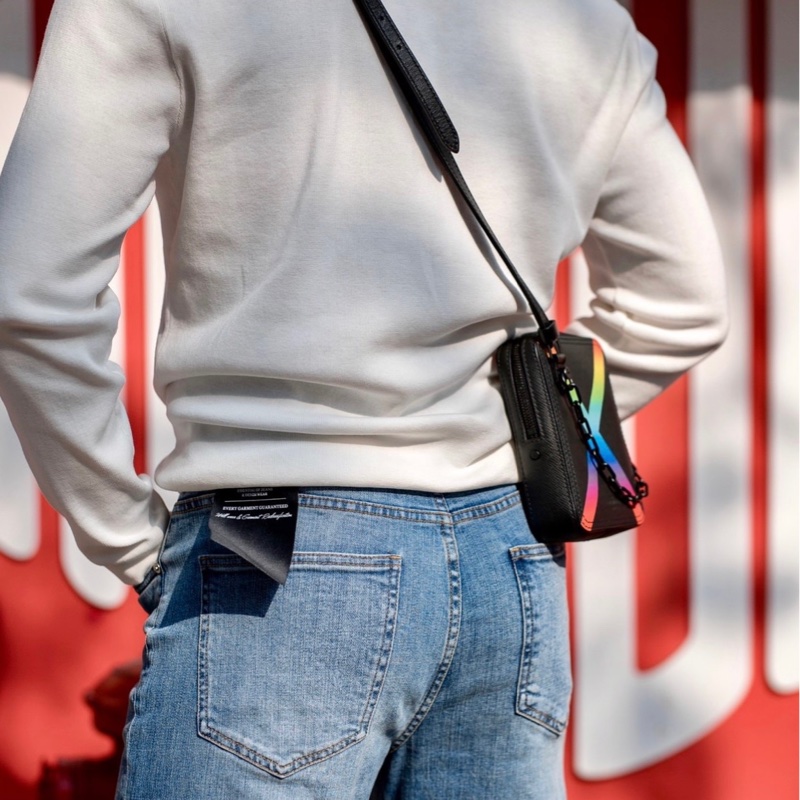 LOUIS VUITTON 十字花卉鉚釘鏈條 斜挎包 男款-5