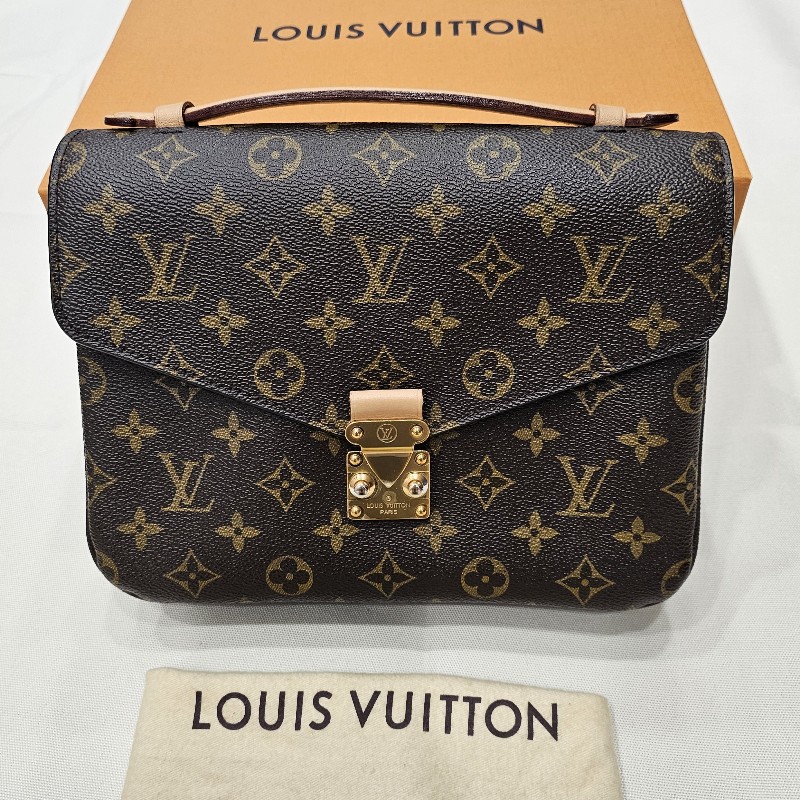 LV 老花郵差包(95成新)-0