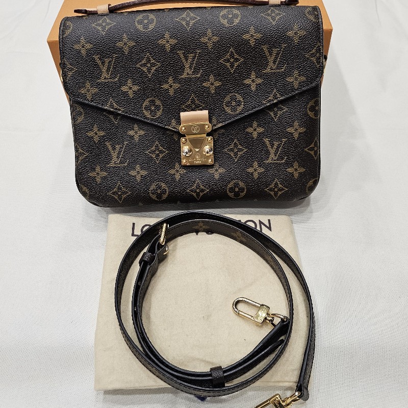 LV 老花郵差包(95成新)-2