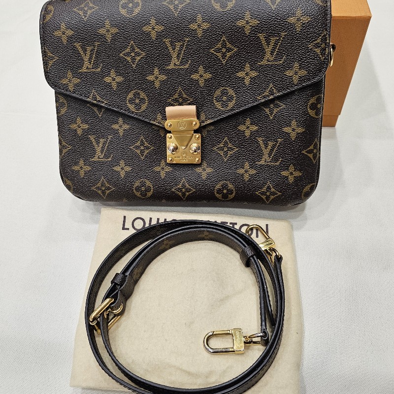 LV 老花郵差包(95成新)-5