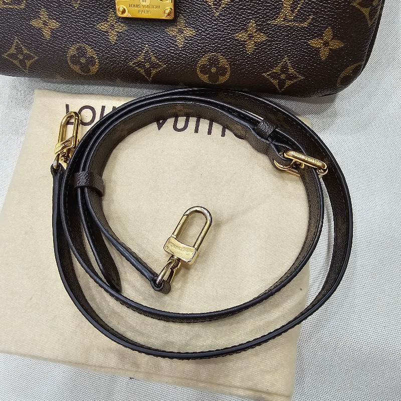 LV 老花郵差包(95成新)-6