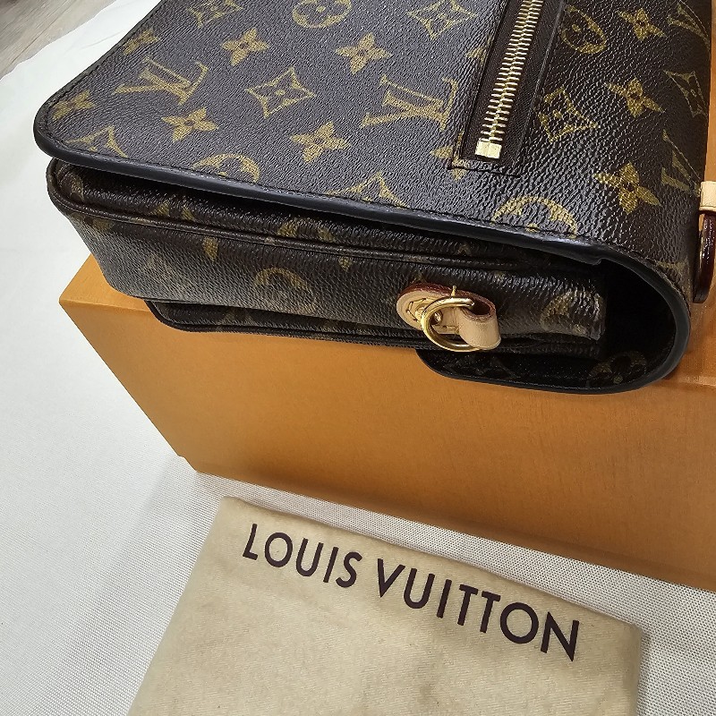 LV 老花郵差包(95成新)-11