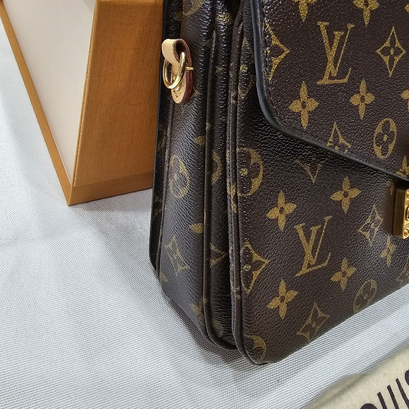 LV 老花郵差包(95成新)-15