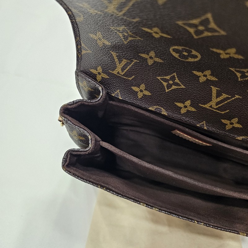 LV 老花郵差包(95成新)-17