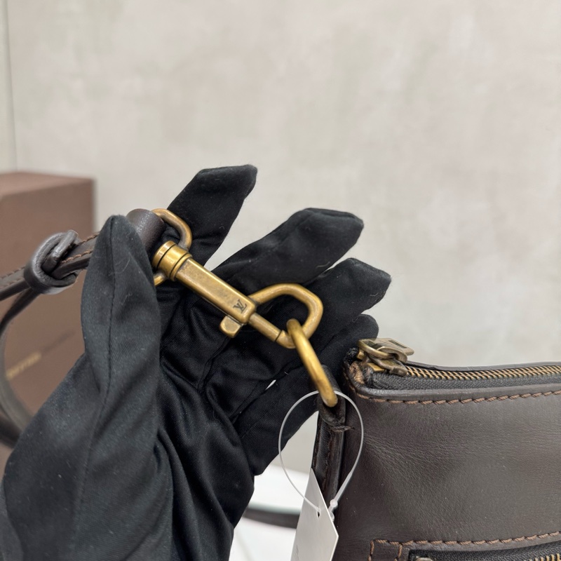 Louis Vuitton 全皮斜背包-16