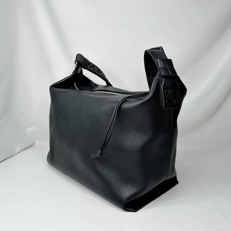 LOEWE Cubi黑色大號斜背包-2