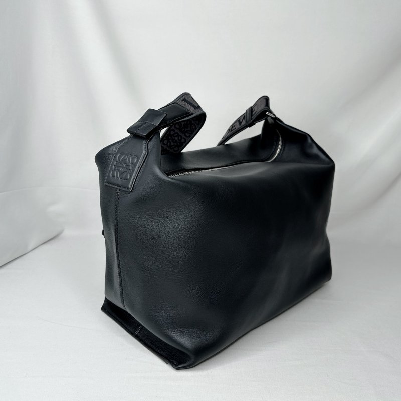 LOEWE Cubi黑色大號斜背包-5