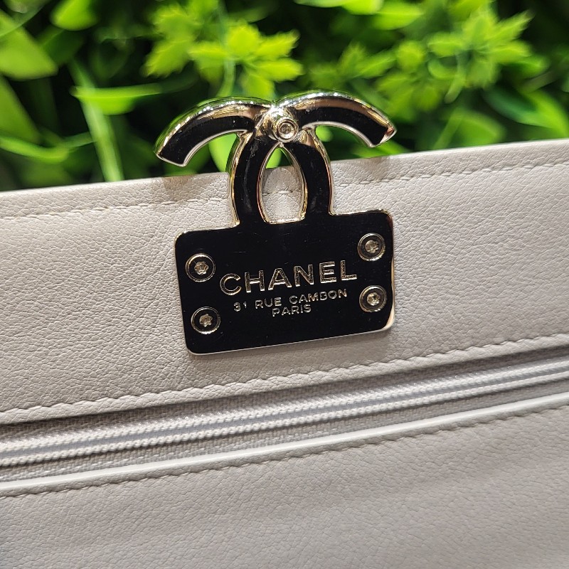Chanel WOC-8