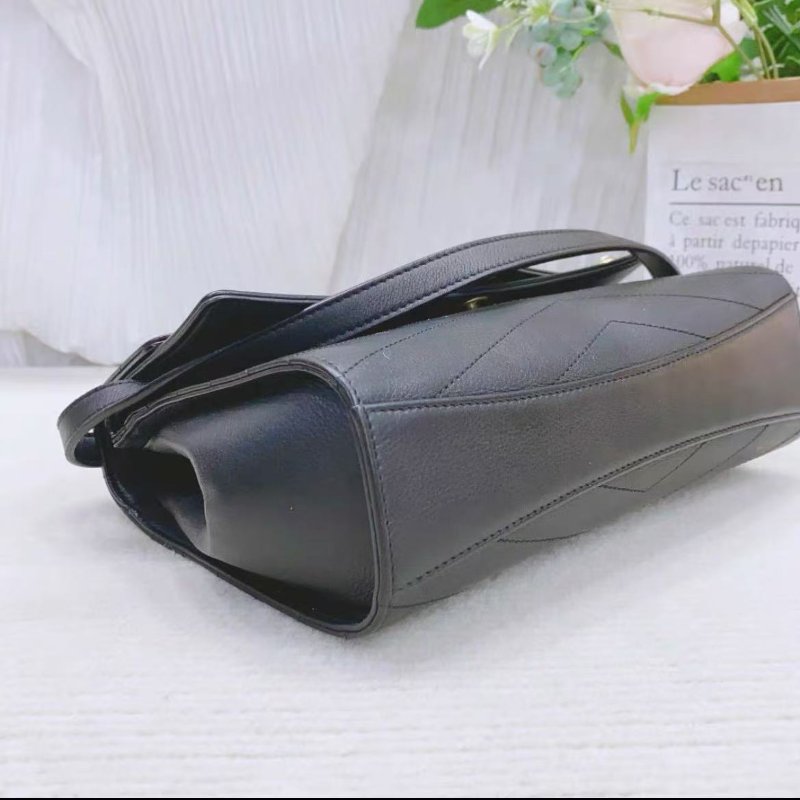 Chanel 黑金V紋牛皮郵差包23×17×7cm 97新 配件塵袋-4
