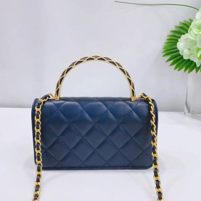 Chanel 23A浮雕手柄菱格藍色woc鏈條包 芯片款 17*10*4cm 全新 配件塵袋-7