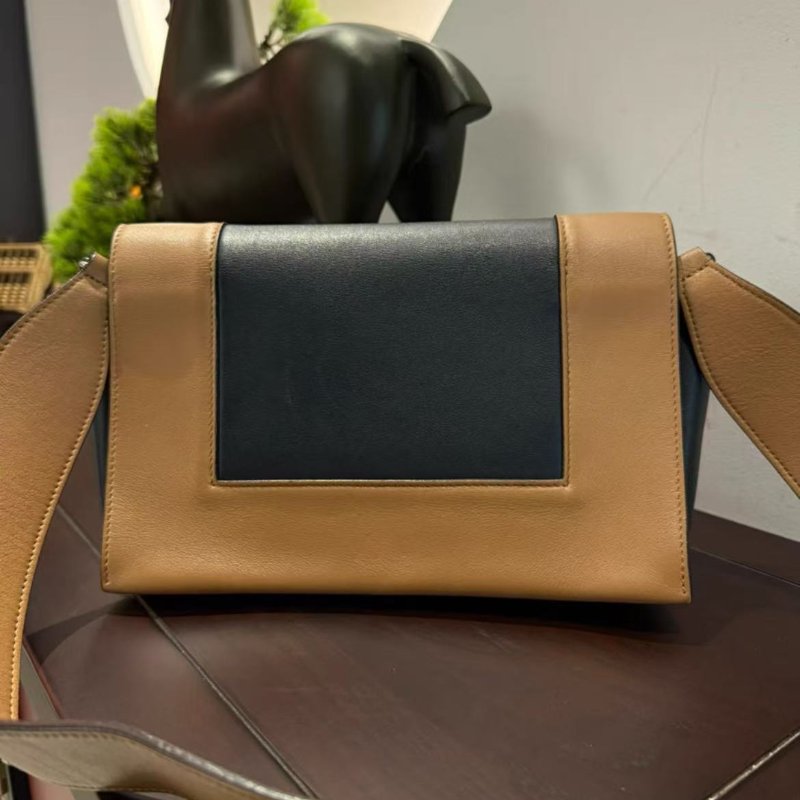 ✨Celine  Frame系列 豆腐包牛皮斜背包 棕黑經典拚色25*9*16cm 99新 配件塵袋-0