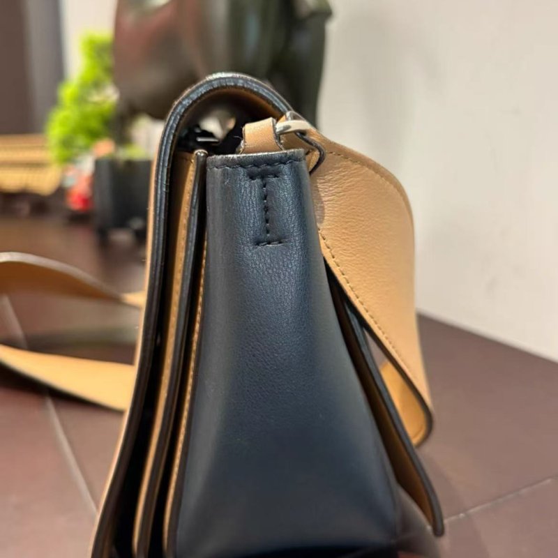 ✨Celine  Frame系列 豆腐包牛皮斜背包 棕黑經典拚色25*9*16cm 99新 配件塵袋-1