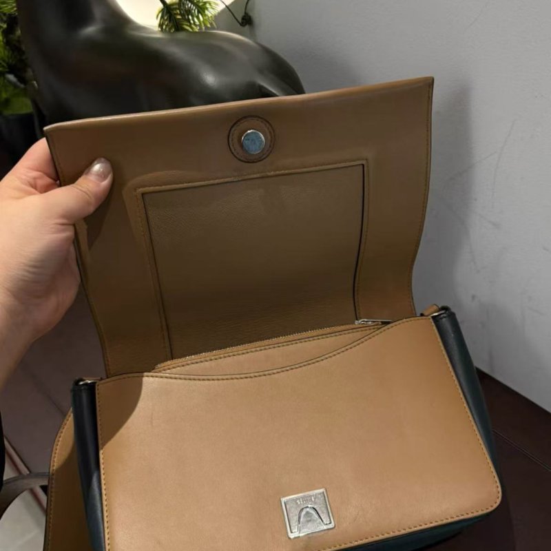 ✨Celine  Frame系列 豆腐包牛皮斜背包 棕黑經典拚色25*9*16cm 99新 配件塵袋-4
