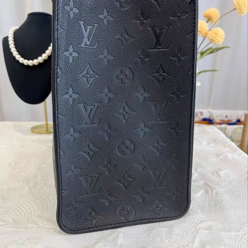 LV  onthego 中號黑色全皮壓紋托特包 芯片款 35*27*14  全新 配件塵袋-2