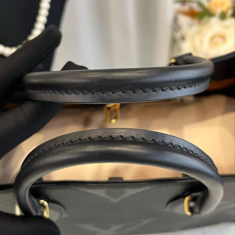 LV  onthego 中號黑色全皮壓紋托特包 芯片款 35*27*14  全新 配件塵袋-3