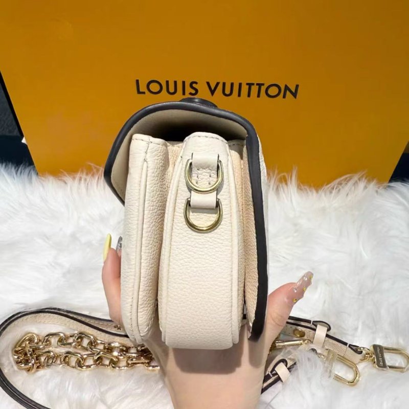 LV east west小郵差包 全皮壓紋奶白色 全新 配件盒子塵袋購證-2