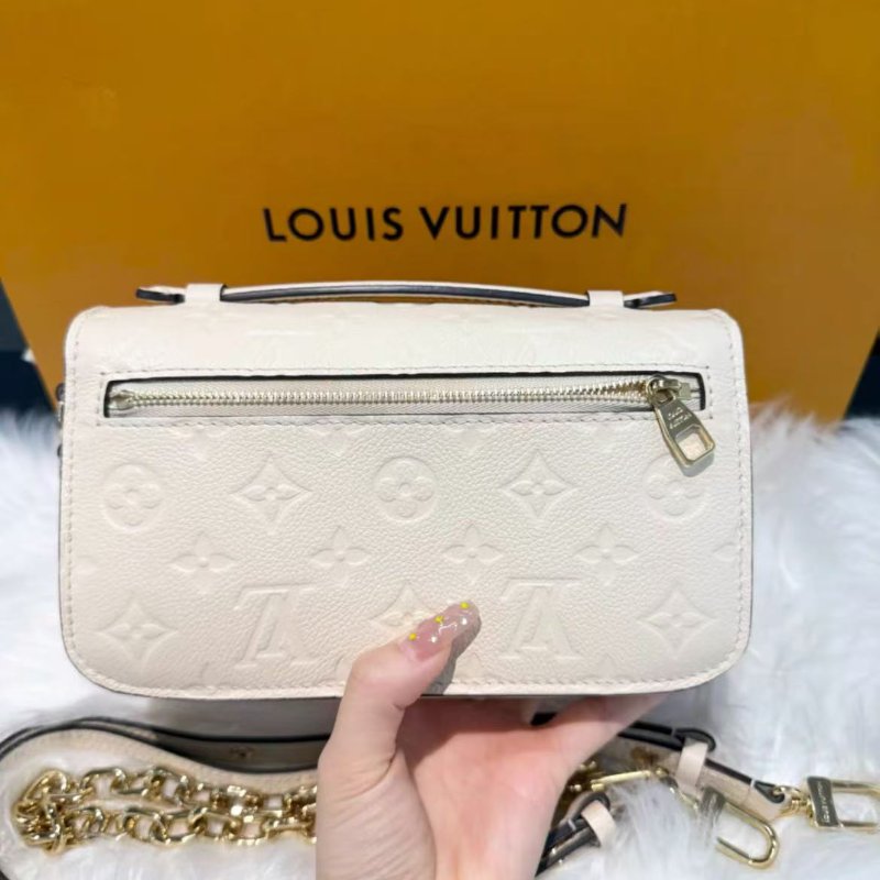 LV east west小郵差包 全皮壓紋奶白色 全新 配件盒子塵袋購證-7