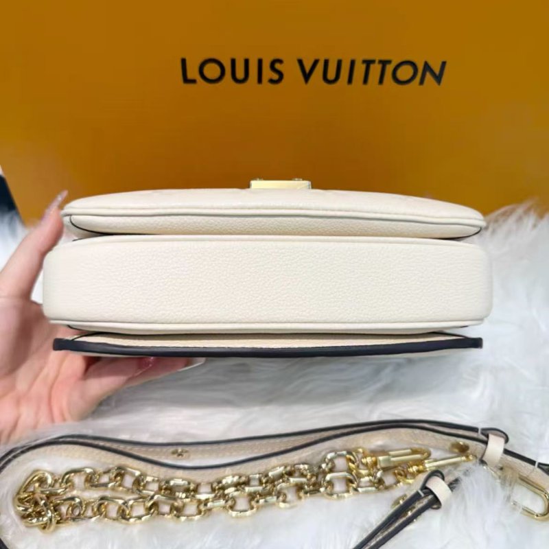 LV east west小郵差包 全皮壓紋奶白色 全新 配件盒子塵袋購證-8