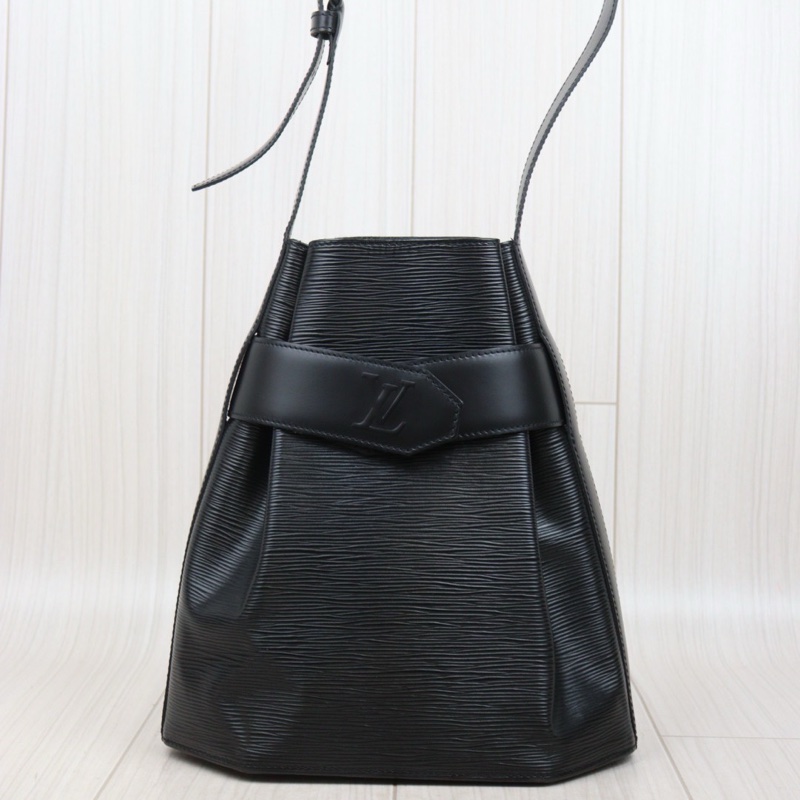 LV 水波紋八角水桶包-1