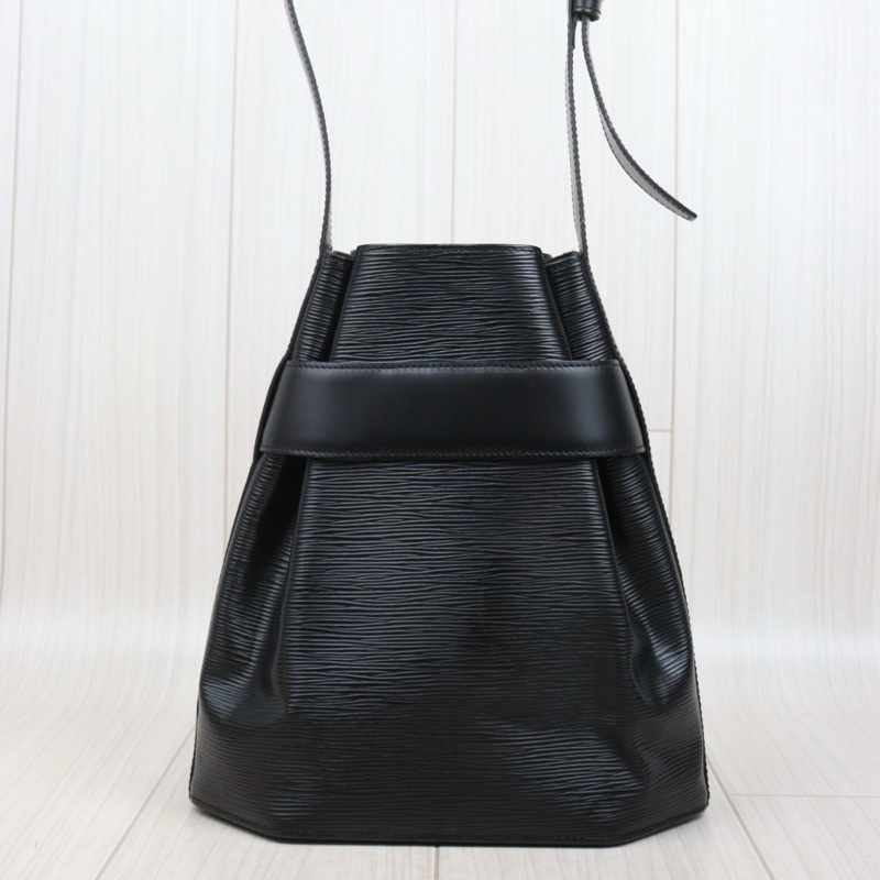 LV 水波紋八角水桶包-2