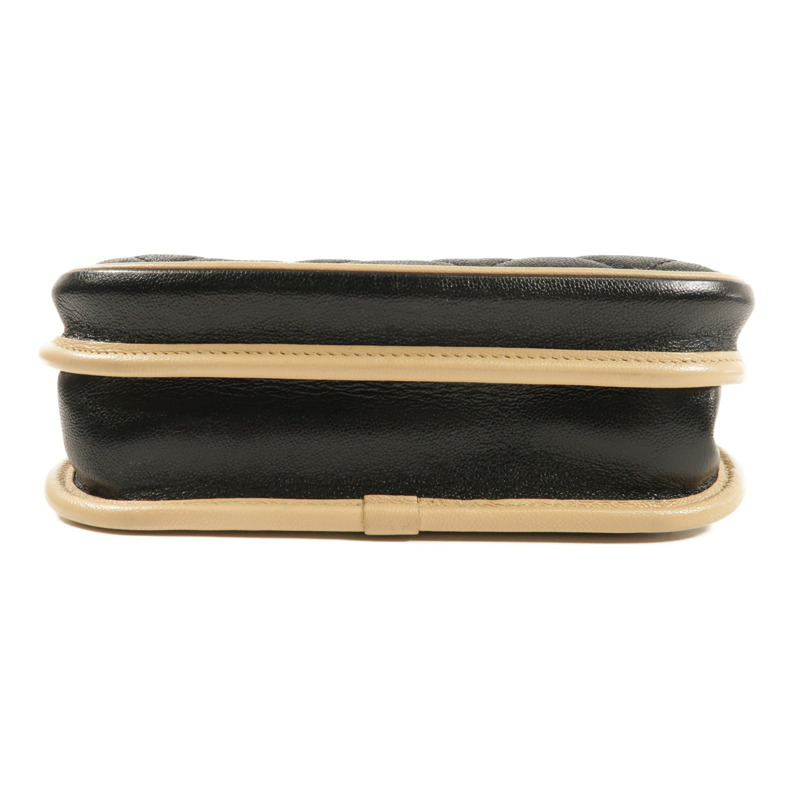 CHANEL 牛皮皮革Messenger Bag金扣肩背袋-3