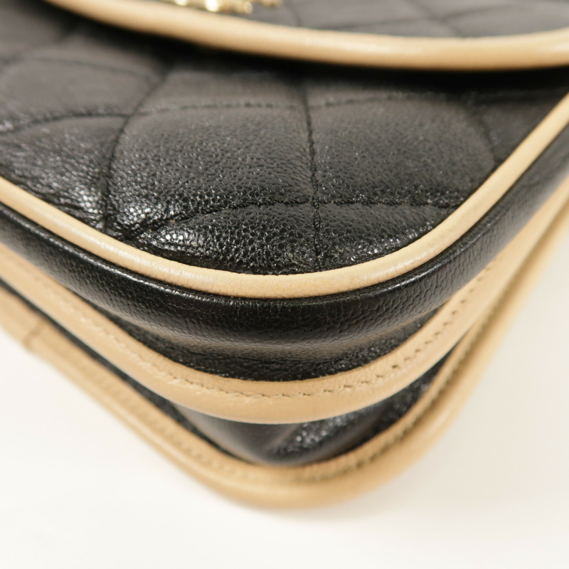 CHANEL 牛皮皮革Messenger Bag金扣肩背袋-11