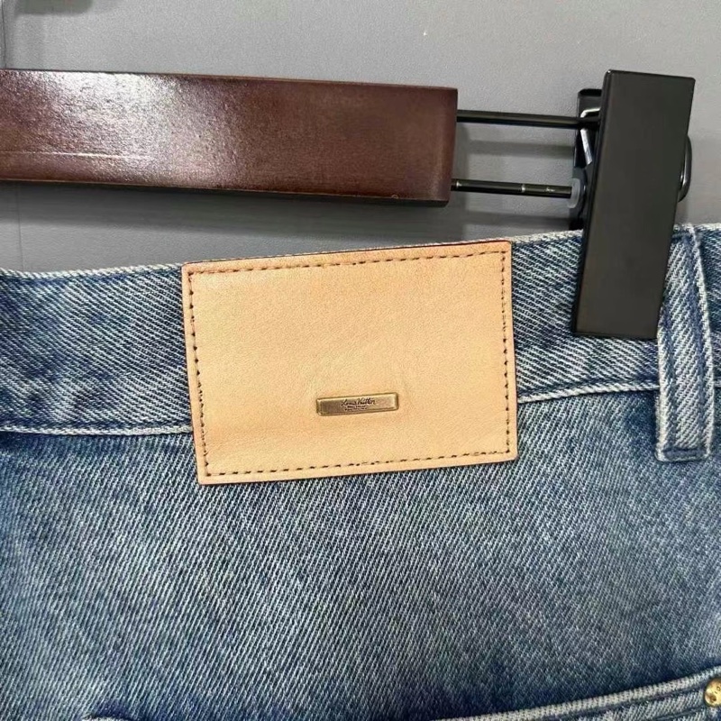 Louis Vuitton 淺藍浮雕老花logo牛仔短褲-4