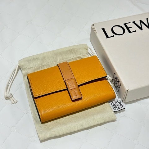 LOEWE經典款皮革三折短夾