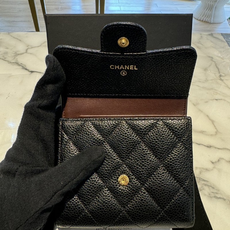 CHANEL 黑金荔枝皮 三折短夾・金扣Logo-4