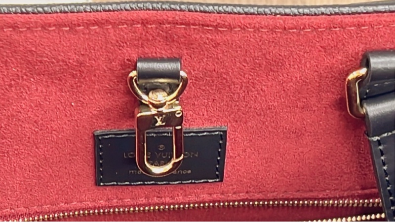LV OnTheGo MM燙金手挽包-3
