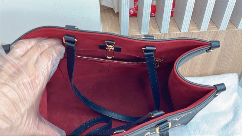LV OnTheGo MM燙金手挽包-27