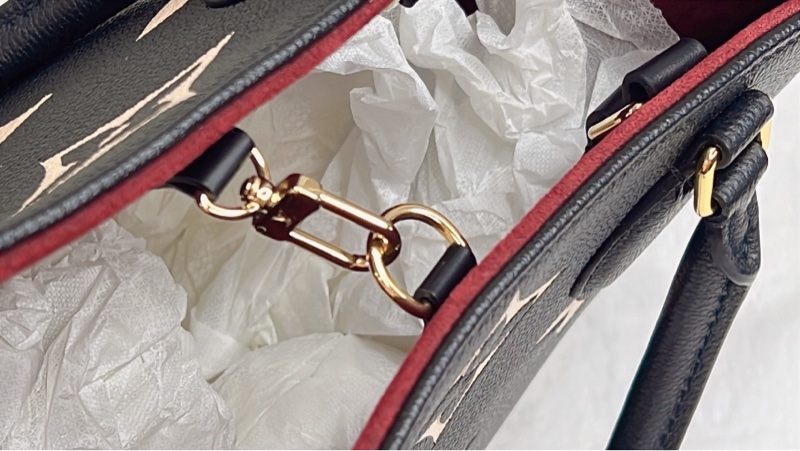 LV OnTheGo MM燙金手挽包-29