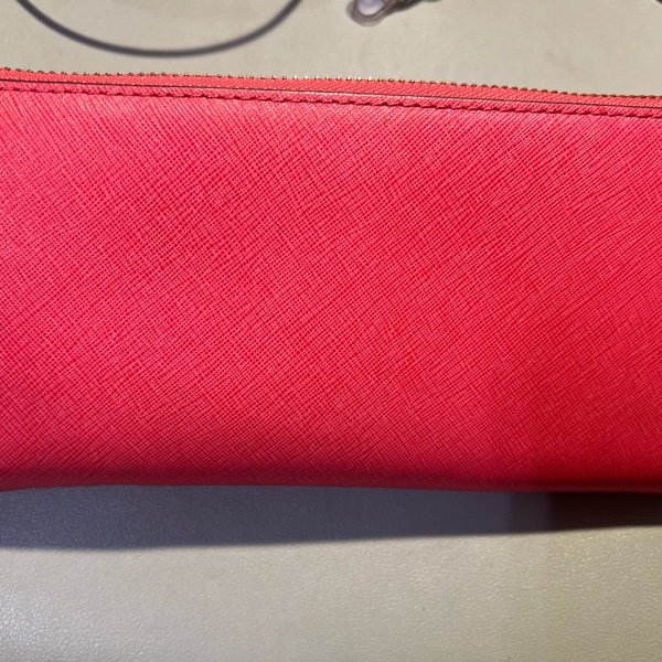 Michael Kors 圓牌Logo 防刮紋 手拿式拉鍊中長夾-8