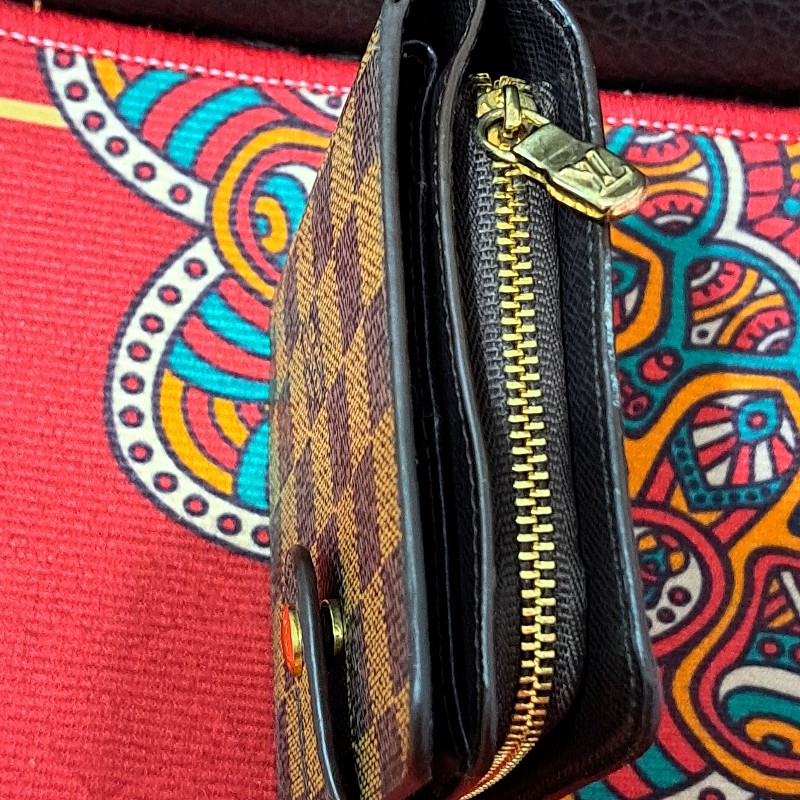 近新極美/日本進口/LV双折層中夾+拉鏈零錢袋-11