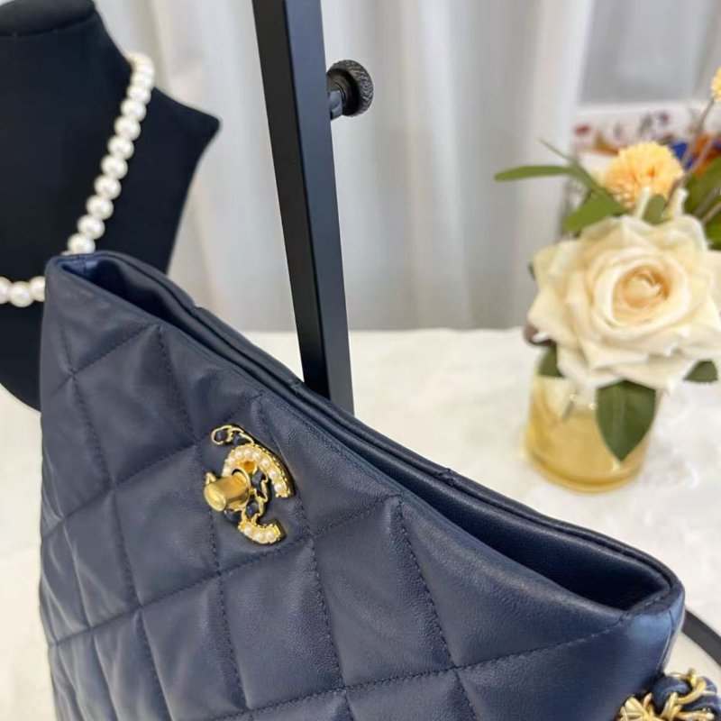 Chanel hobo handbag 21B 珍珠雙C扣羊皮肩背包 芯片款 24.5*23*4.5 99新配件塵袋-1