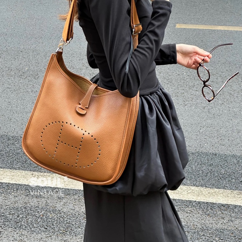 🌸 Hermès Evelyne(愛馬仕 Evelyne) 斜背包29,Hermès 經典的日常休閒系列之一-0