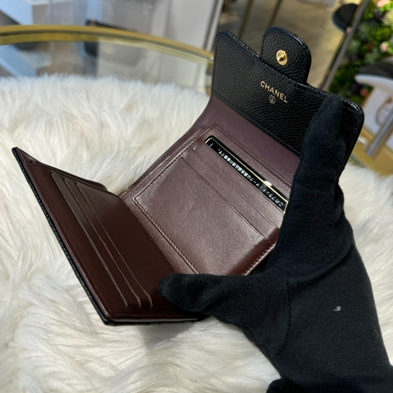 香奈兒黑金荔枝金扣三折短夾-3