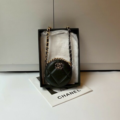 Chanel 黑皮菱格小圓餅包 19鍊帶系列