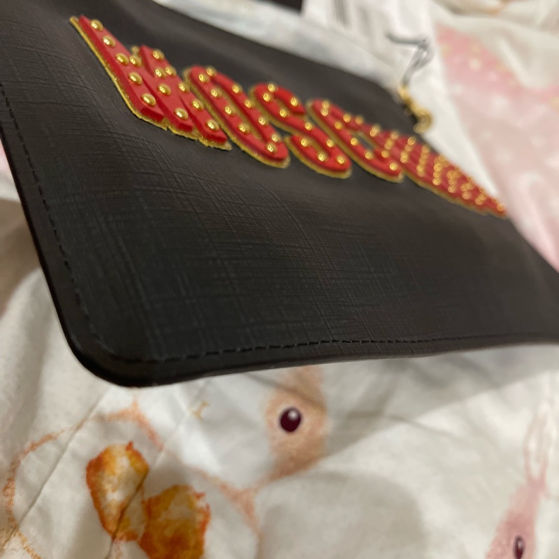 全新 Moschino 魔術熊 黑色手拿包 原廠防塵套 吊牌 說明卡-10