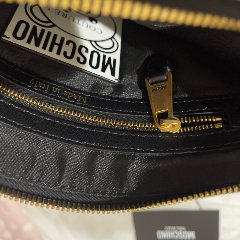 全新 Moschino 魔術熊 黑色手拿包 原廠防塵套 吊牌 說明卡-14