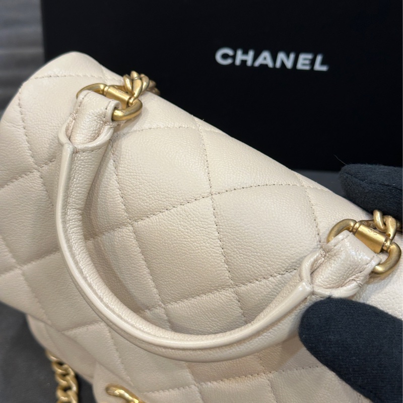 Chanel 23c香檳金手柄方胖子 鏈條斜挎包 芯片款 #近新閒置 #配件齊全 #僅試背-23