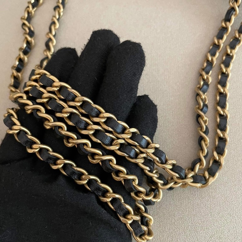 Chanel 圓弧夾層黑金woc-10